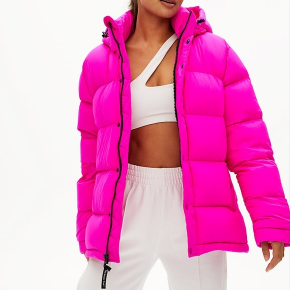 Aritzia Super Puff Jacket in Rare Fuchsia - Size S